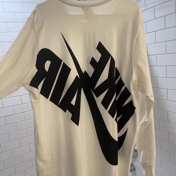 Nike long sleeve with logo on front and backwards logo on back - Picture 3 of 3